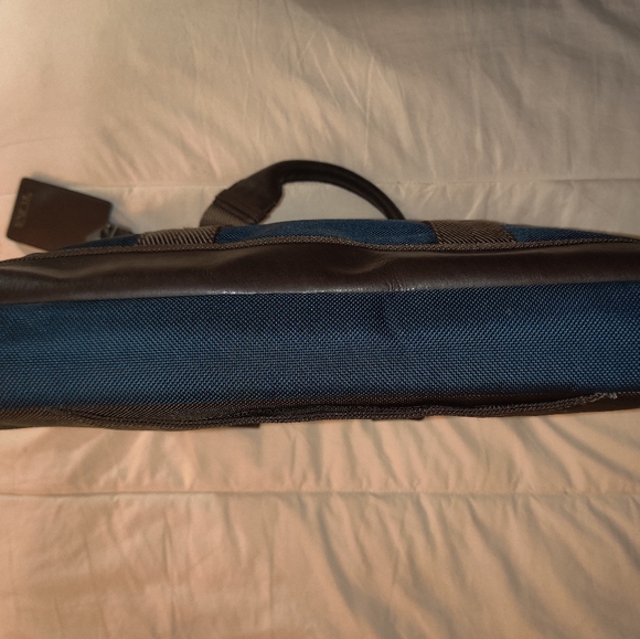 Tumi Aviano Briefcase Blue - Picture 8 of 9